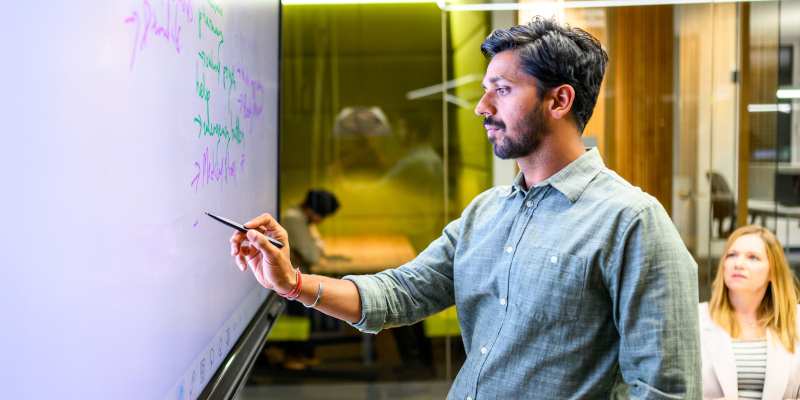 Reasons to Use Interactive Whiteboards in Your Conference Facilities